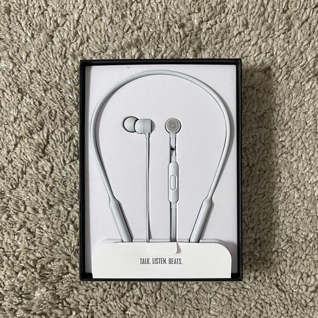 Beats by Dr Dre(ビーツバイドクタードレ)のBeats by Dr Dre BEATSX SATIN SILVER スマホ/家電/カメラのオーディオ機器(ヘッドフォン/イヤフォン)の商品写真