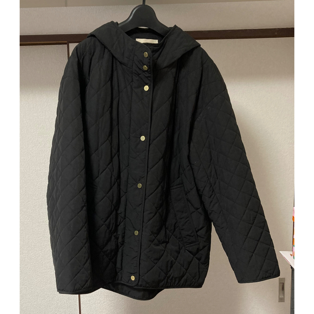 自由区(ジユウク)の自由区キルティングコート　黒 レディースのジャケット/アウター(ロングコート)の商品写真