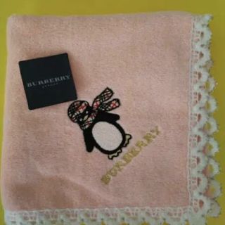 バーバリー(BURBERRY)のバーバリー レース付きタオルハンカチ ペンギン 帽子＆マフラー刺繍 新品 未使用(ハンカチ)