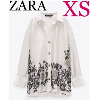 ザラ(ZARA)の【完売/新品】ZARA プリント柄 サテン仕上げ風 シャツ　XS(シャツ/ブラウス(長袖/七分))