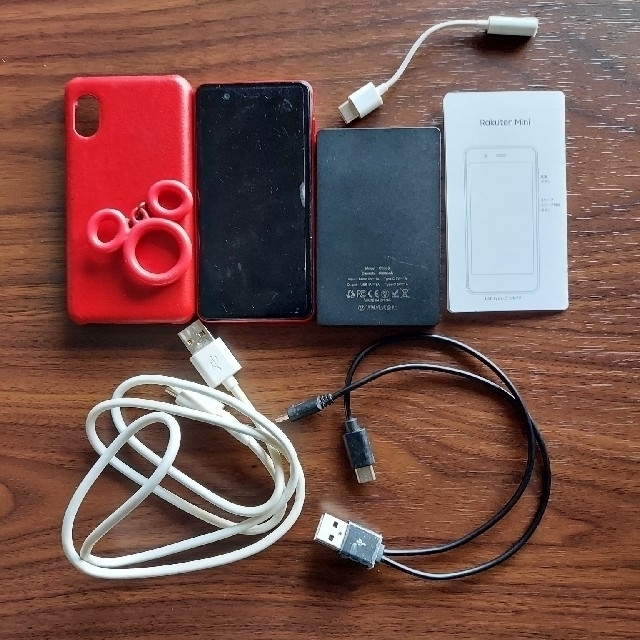 Rakuten(ラクテン)のRakuten mini  &  モバイルバッテリー スマホ/家電/カメラのスマートフォン/携帯電話(スマートフォン本体)の商品写真