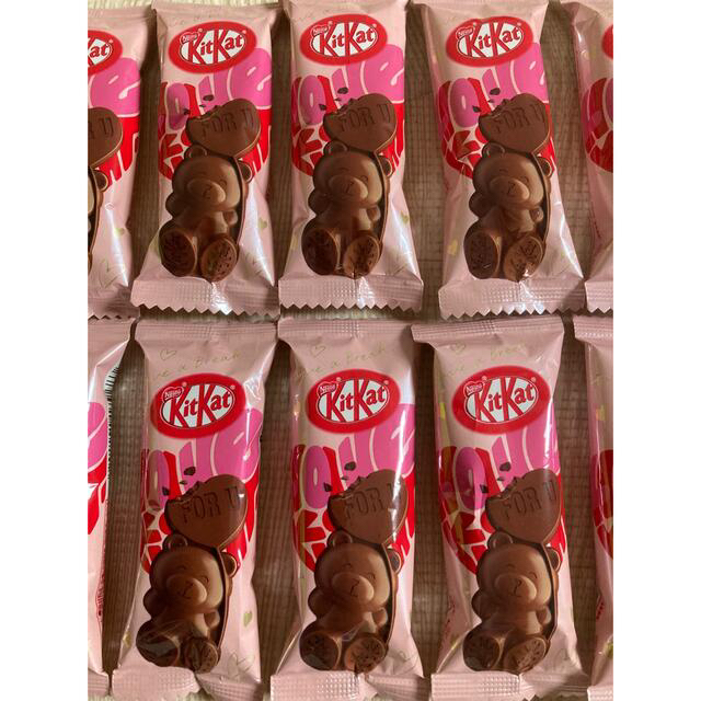 Nestle(ネスレ)のひろ様専用KitKatキットカット ハートフルベア3箱18個セット！バレンタイン 食品/飲料/酒の食品(菓子/デザート)の商品写真