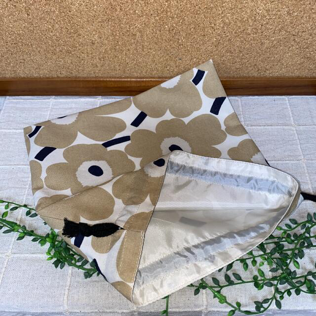 marimekko(マリメッコ)のみー様専用⚠️ベージュ☆マリメッコ巾着袋 ハンドメイドのキッズ/ベビー(外出用品)の商品写真