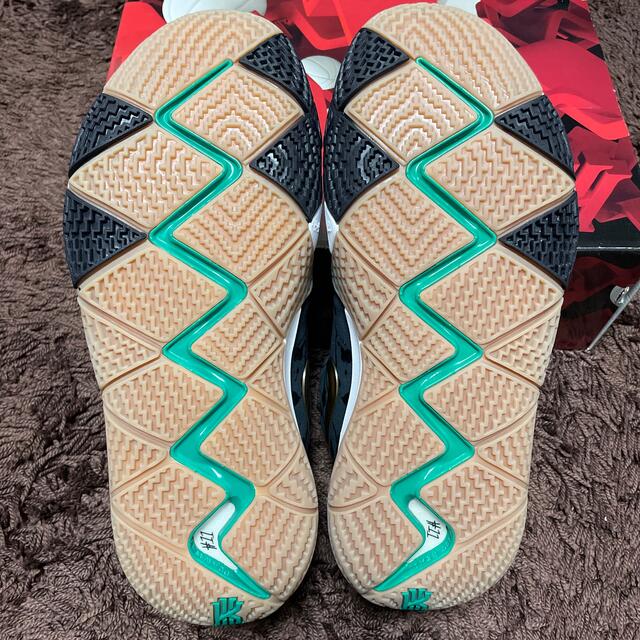 NIKE(ナイキ)のNIKE KYRIE 4 EP 943807 403 スポーツ/アウトドアのスポーツ/アウトドア その他(バスケットボール)の商品写真