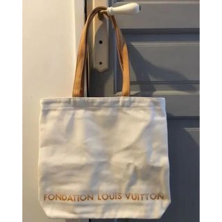 ルイヴィトン(LOUIS VUITTON)のルイヴィトン財団美術館 キャンバス トートバッグ ホワイト(トートバッグ)