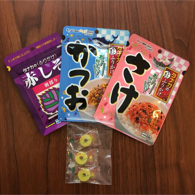 【値下げしました！】ふりかけ　3袋セット　＋パインアメ(オマケ) 食品/飲料/酒の加工食品(その他)の商品写真