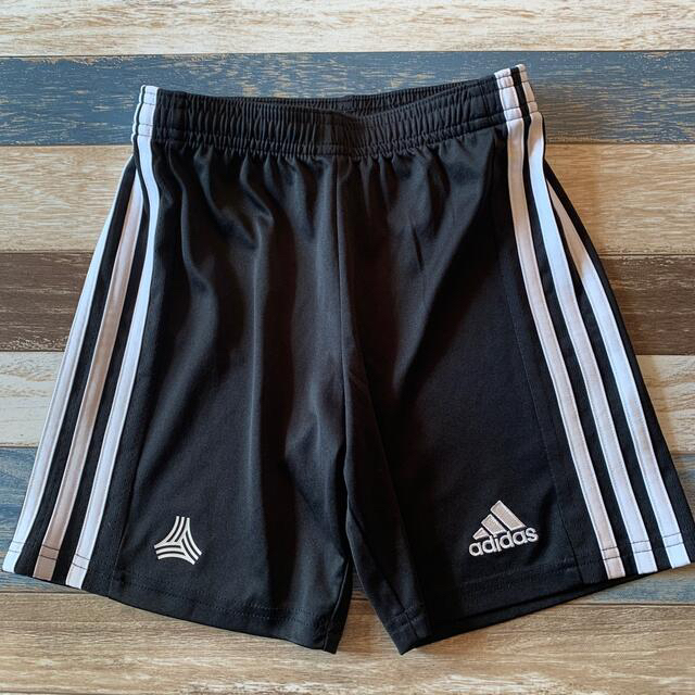 adidas(アディダス)のハーフパンツ/130cm キッズ/ベビー/マタニティのキッズ服男の子用(90cm~)(パンツ/スパッツ)の商品写真