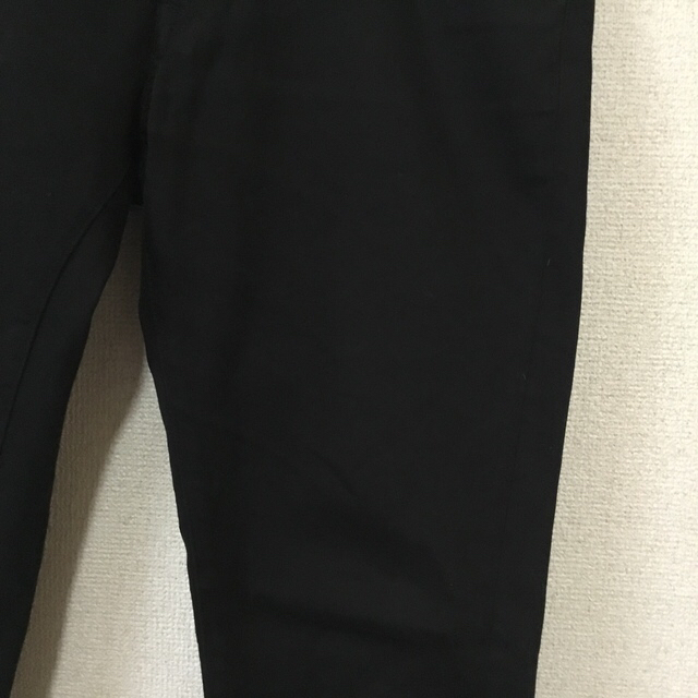 UNIQLO(ユニクロ)のユニクロジーンズ　ブラックデニム　黒 メンズのパンツ(デニム/ジーンズ)の商品写真