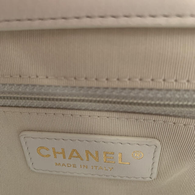 CHANEL(シャネル)のお値下げ中！！シャネル シャネル スモールショッピングバッグ ホワイト レディースのバッグ(トートバッグ)の商品写真