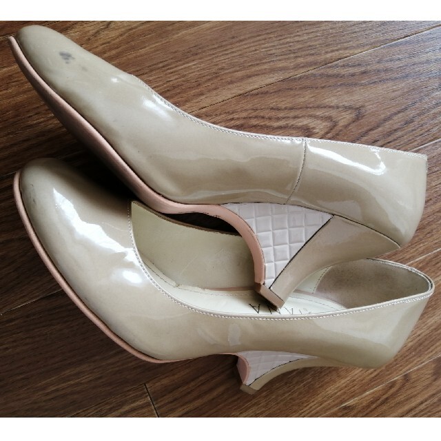 DIANA(ダイアナ)のDIANA ダイアナ　エナメル　パンプス　24cm レディースの靴/シューズ(ハイヒール/パンプス)の商品写真