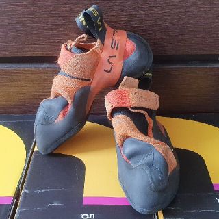 スポルティバ(LA SPORTIVA)のLa Sportiva パイソンEU35.5 (リブート前)(登山用品)