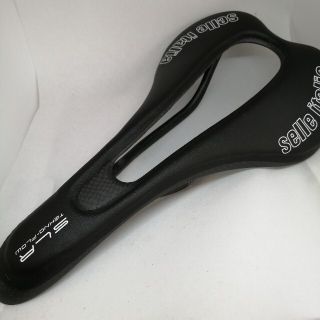 フルカーボン　サドル　ロードバイク SELLE ITALIA  セラ イタリア(その他)