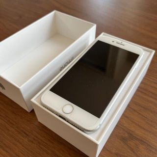 アイフォーン(iPhone)のiphone 7  シルバー(スマートフォン本体)