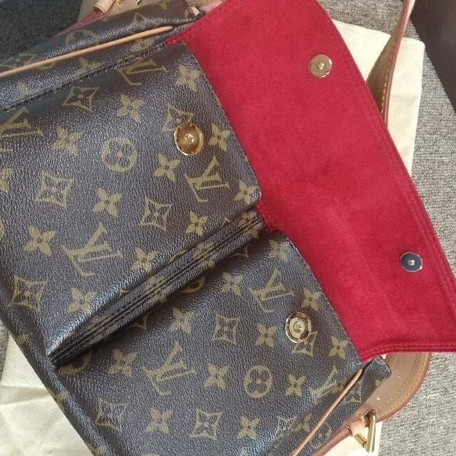 LOUIS VUITTON ショルダーバッグ