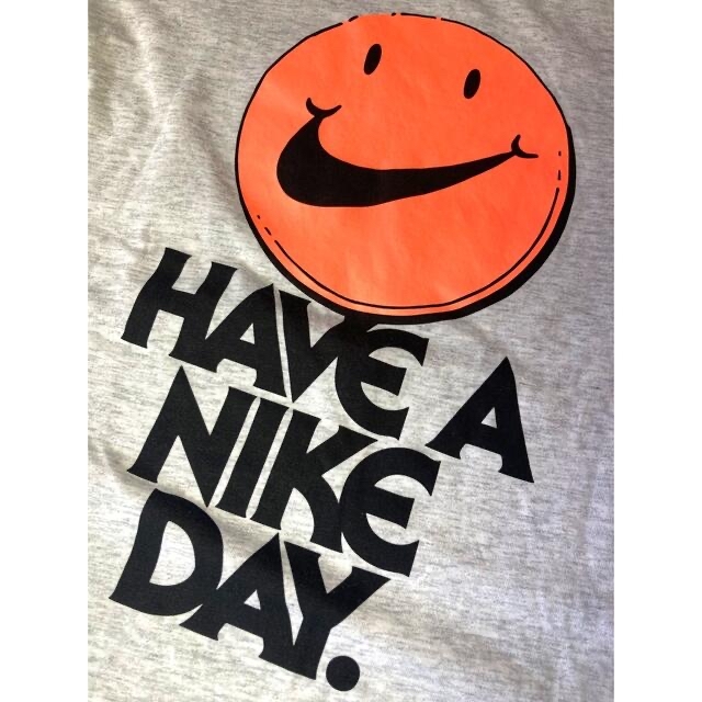 NIKE(ナイキ)のパワパフ様専用　NIKE ナイキ　Ｔシャツ　スマイル レディースのトップス(Tシャツ(半袖/袖なし))の商品写真