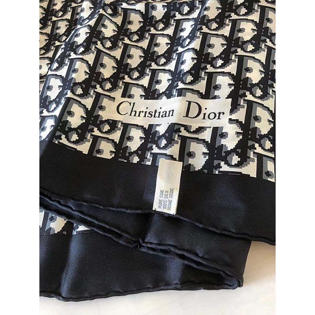 Christian Dior(クリスチャンディオール)のフランス製クリスチャンディオール★ロゴトロッター総柄大判スカーフ黒系 レディースのファッション小物(バンダナ/スカーフ)の商品写真