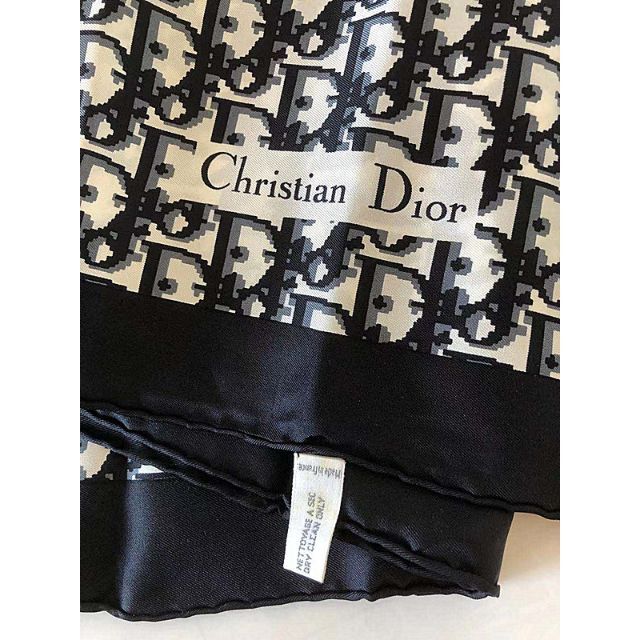 Christian Dior(クリスチャンディオール)のフランス製クリスチャンディオール★ロゴトロッター総柄大判スカーフ黒系 レディースのファッション小物(バンダナ/スカーフ)の商品写真