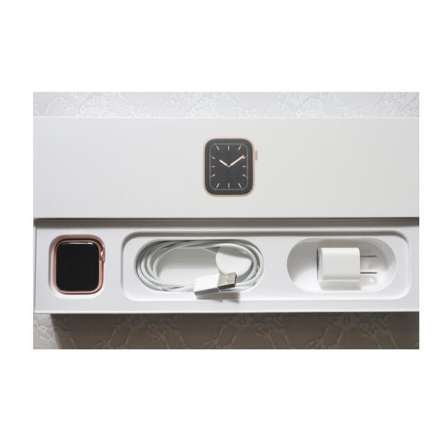 Apple(アップル)の【K2様専用】Apple Watch5 GPS ゴールド 40mm メンズの時計(腕時計(デジタル))の商品写真