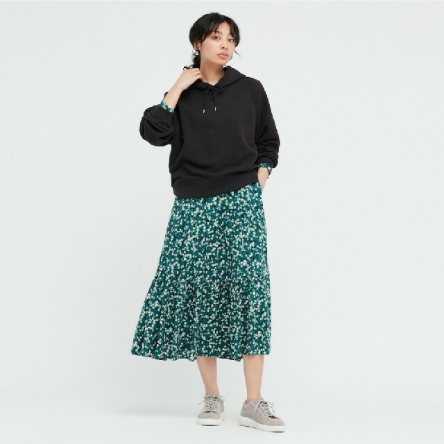 UNIQLO(ユニクロ)のプリントVネックフレアワンピース　3XL レディースのワンピース(ロングワンピース/マキシワンピース)の商品写真