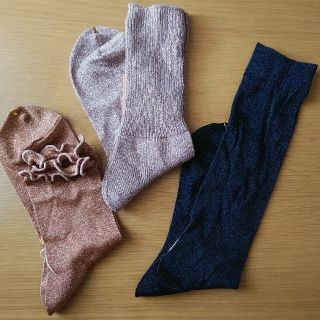 クツシタヤ(靴下屋)のラメ靴下　3足セット　+迷彩柄シースルー靴下(ソックス)