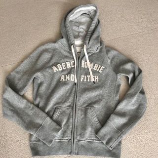 アバクロンビーアンドフィッチ(Abercrombie&Fitch)のアバクロ⭐︎パーカーM(パーカー)