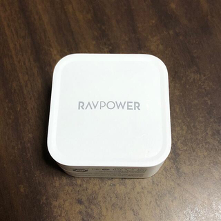 サンバレー(SUNVALLEY)のRAVPower 61W USB-C 急速充電器RP-PC112(バッテリー/充電器)