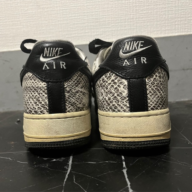 NIKE(ナイキ)のNIKE AIR FORCE 1 LOW RETRO レア スニーカー メンズの靴/シューズ(スニーカー)の商品写真