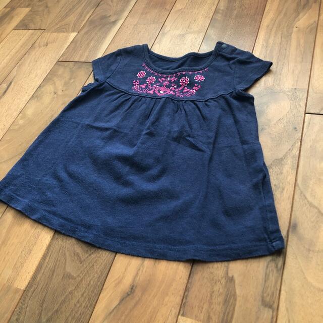 UNIQLO(ユニクロ)のボヘミアン刺繍Tシャツ トップス チュニック ネイビー女の子ベビー80 ユニクロ キッズ/ベビー/マタニティのベビー服(~85cm)(Ｔシャツ)の商品写真