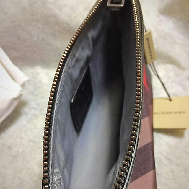 BURBERRY(バーバリー)のすがっち様専用   バーバリー ポーチ 新品 レディースのファッション小物(ポーチ)の商品写真