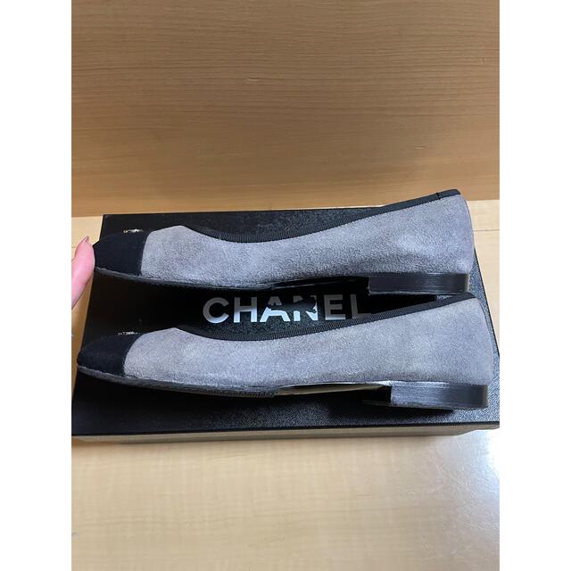 CHANEL(シャネル)のCHANEL バイカラー　スエード　バレーシューズ レディースの靴/シューズ(バレエシューズ)の商品写真