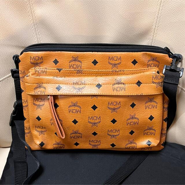 MCM☆スタッズショルダーバッグ　美品