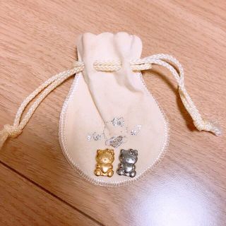 サンリオ(サンリオ)のハローキティ　Hello kitty  金　銀　ゴールド　シルバー　巾着付き(キャラクターグッズ)