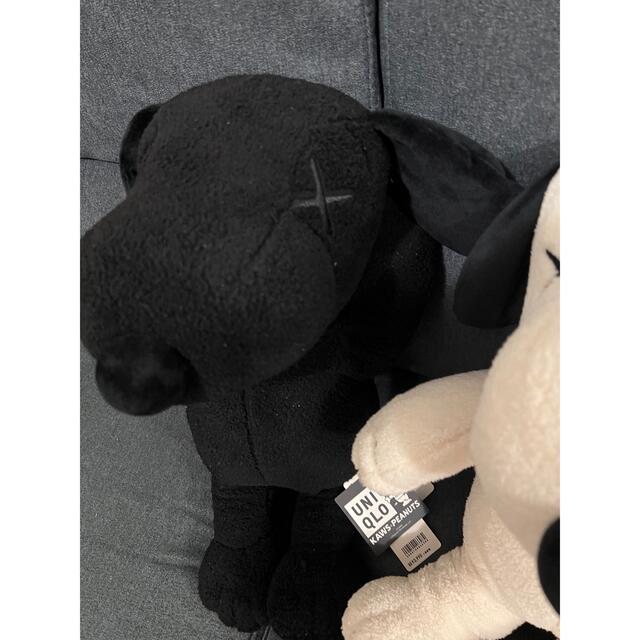 SNOOPY(スヌーピー)のユニクロ　kaws スヌーピー　白黒セット　タグ付き エンタメ/ホビーのおもちゃ/ぬいぐるみ(ぬいぐるみ)の商品写真