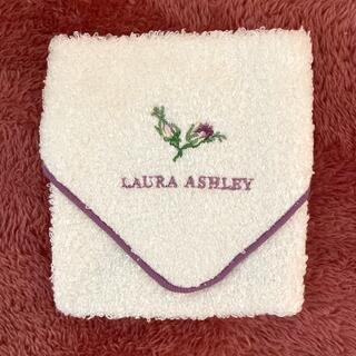 ローラアシュレイ(LAURA ASHLEY)のローラアシュレイ　シルクハンカチ　ローズの蕾の刺繍(ハンカチ)