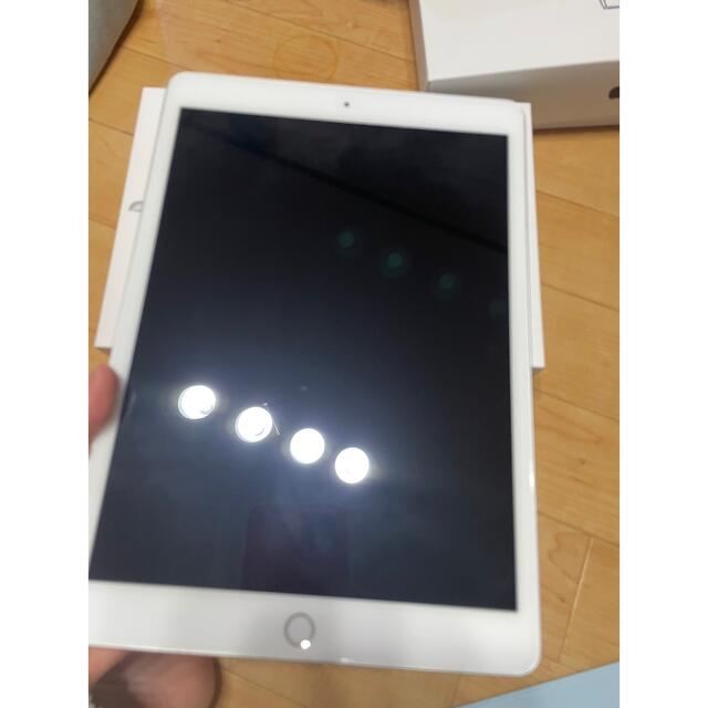 iPad 第七世代　Wi-Fiモデル32G 3