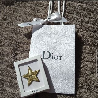 ディオール(Dior)のDior　ピンバッチ　ノベルティ　ショッパー付(バッジ/ピンバッジ)