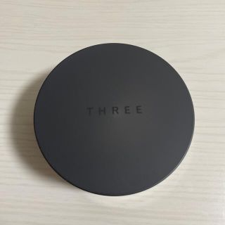 スリー(THREE)のTHREE ルースパウダー(フェイスパウダー)