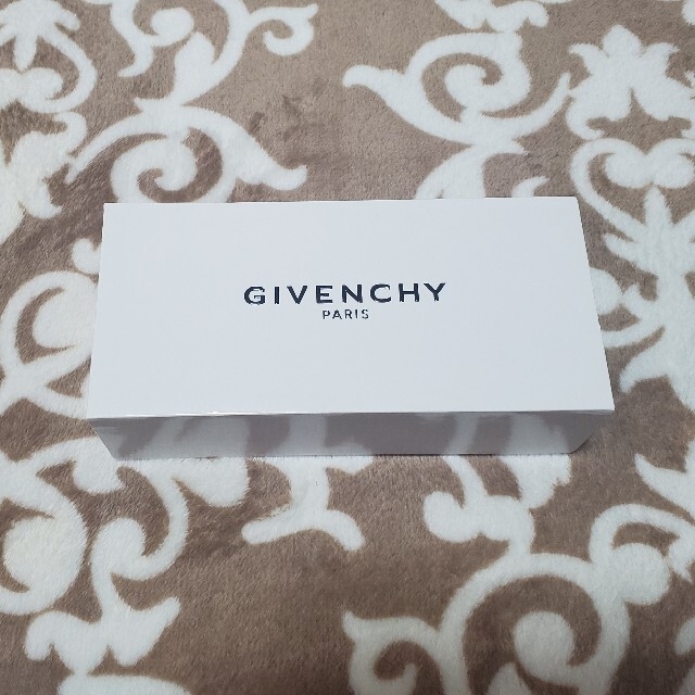 GIVENCHYサングラス