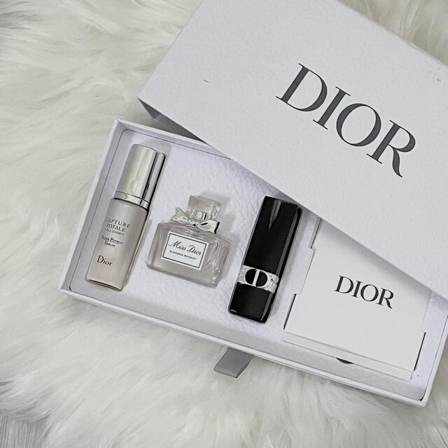 Dior(ディオール)のDior バースデーギフト♡新品未使用 コスメ/美容のキット/セット(コフレ/メイクアップセット)の商品写真