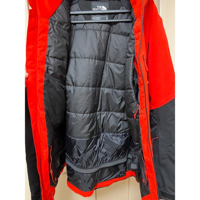 THE NORTH FACE(ザノースフェイス)の高機能　新品　ノースフェイス　メンズスノーボードジャケット　M 赤　黒　スノボー スポーツ/アウトドアのスノーボード(ウエア/装備)の商品写真