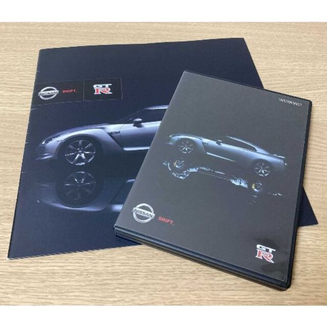 日産(ニッサン)の【DVD＆冊子セット】日産 GT-R R35型 プロモーションカタログ 自動車/バイクの自動車(カタログ/マニュアル)の商品写真