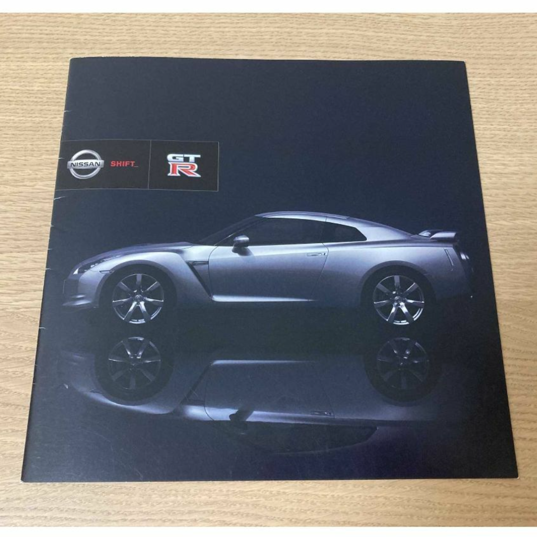 日産(ニッサン)の【DVD＆冊子セット】日産 GT-R R35型 プロモーションカタログ 自動車/バイクの自動車(カタログ/マニュアル)の商品写真