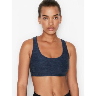 ヴィクトリアズシークレット(Victoria's Secret)の【新品】victoria's secret ストラッピーバック　スポーツブラ　紺(ウォーキング)