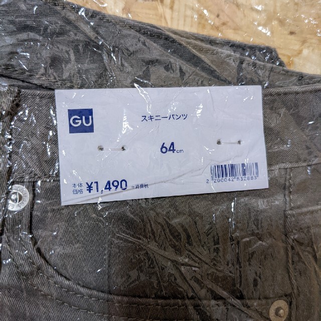 GU(ジーユー)のジーユー/GU/スキニーパンツ/OLIVE/オリーブ/64cm レディースのパンツ(スキニーパンツ)の商品写真