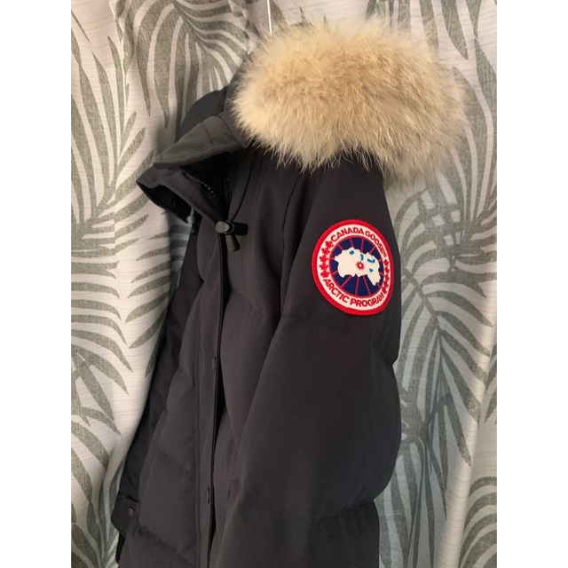 CANADA GOOSE(カナダグース)のカナダグース  レディース　ダウン レディースのジャケット/アウター(ダウンジャケット)の商品写真