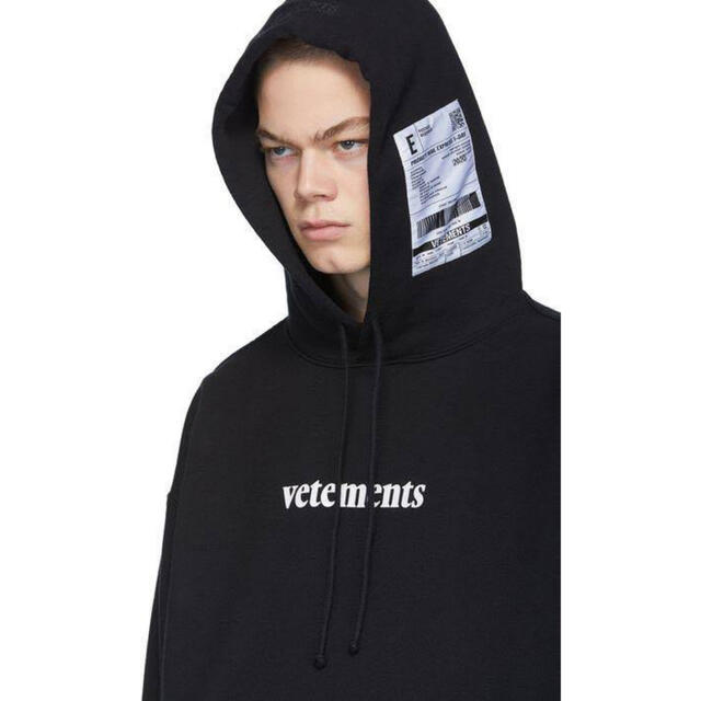 VETEMENTS    Postage  パーカー　ヴェトモントップス