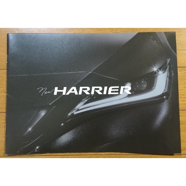 トヨタ(トヨタ)のnew HARRIER パンフレット（トヨタ新型ハリアーカタログ 高級SUV冊子 自動車/バイクの自動車(カタログ/マニュアル)の商品写真