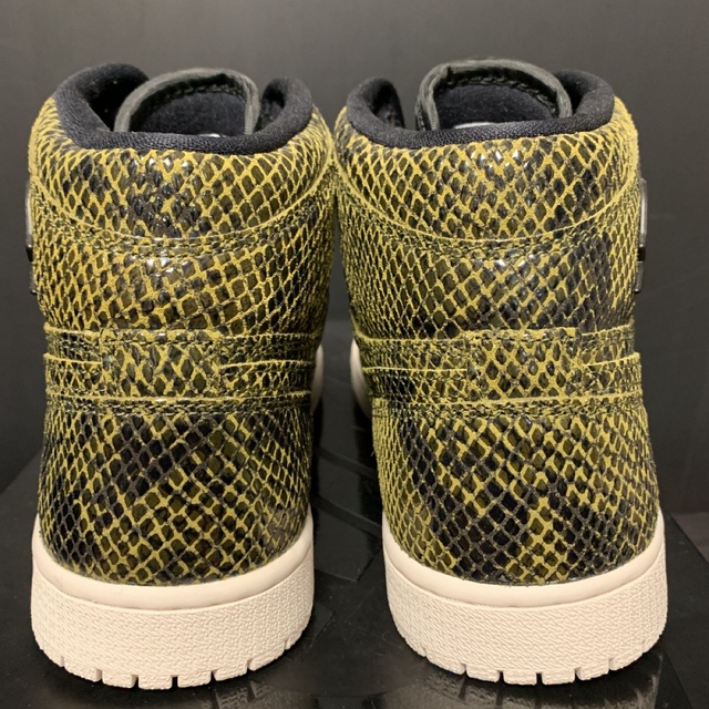 NIKE(ナイキ)のNIKE AIR JORDAN1 RETRO HIPREMIUM snake メンズの靴/シューズ(スニーカー)の商品写真