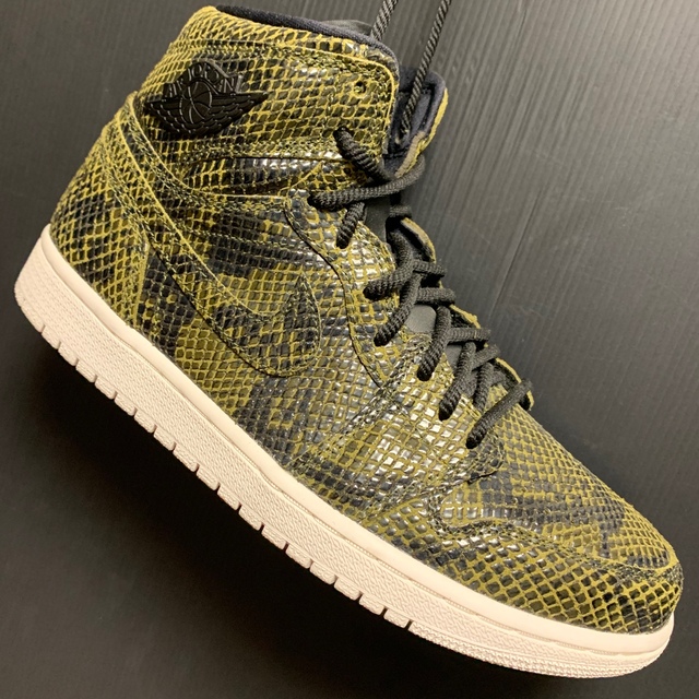 NIKE(ナイキ)のNIKE AIR JORDAN1 RETRO HIPREMIUM snake メンズの靴/シューズ(スニーカー)の商品写真