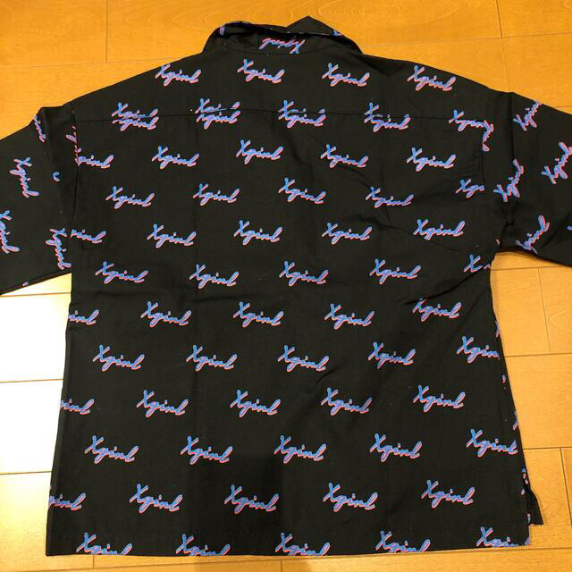X-girl(エックスガール)のX girl 襟付きジッパーTシャツ　黒 レディースのトップス(Tシャツ(半袖/袖なし))の商品写真